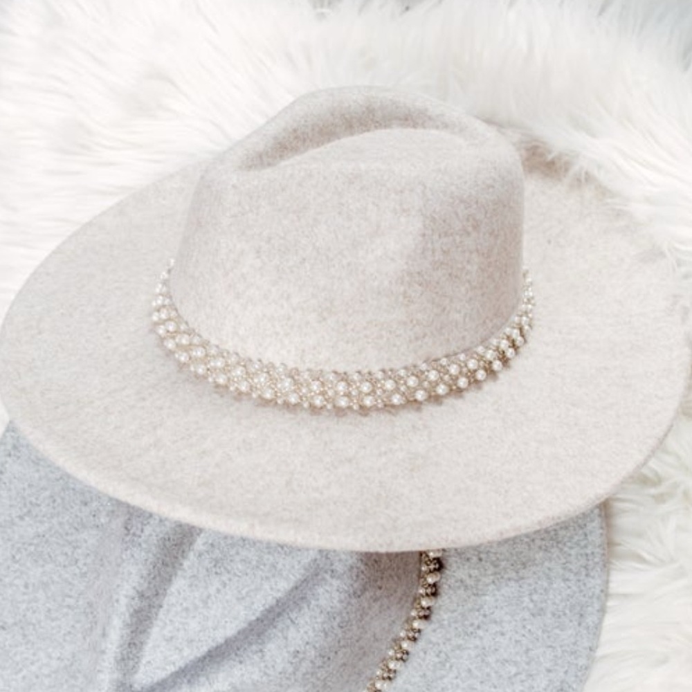 NWT David and Young Cream Fedora with Pearl Accent